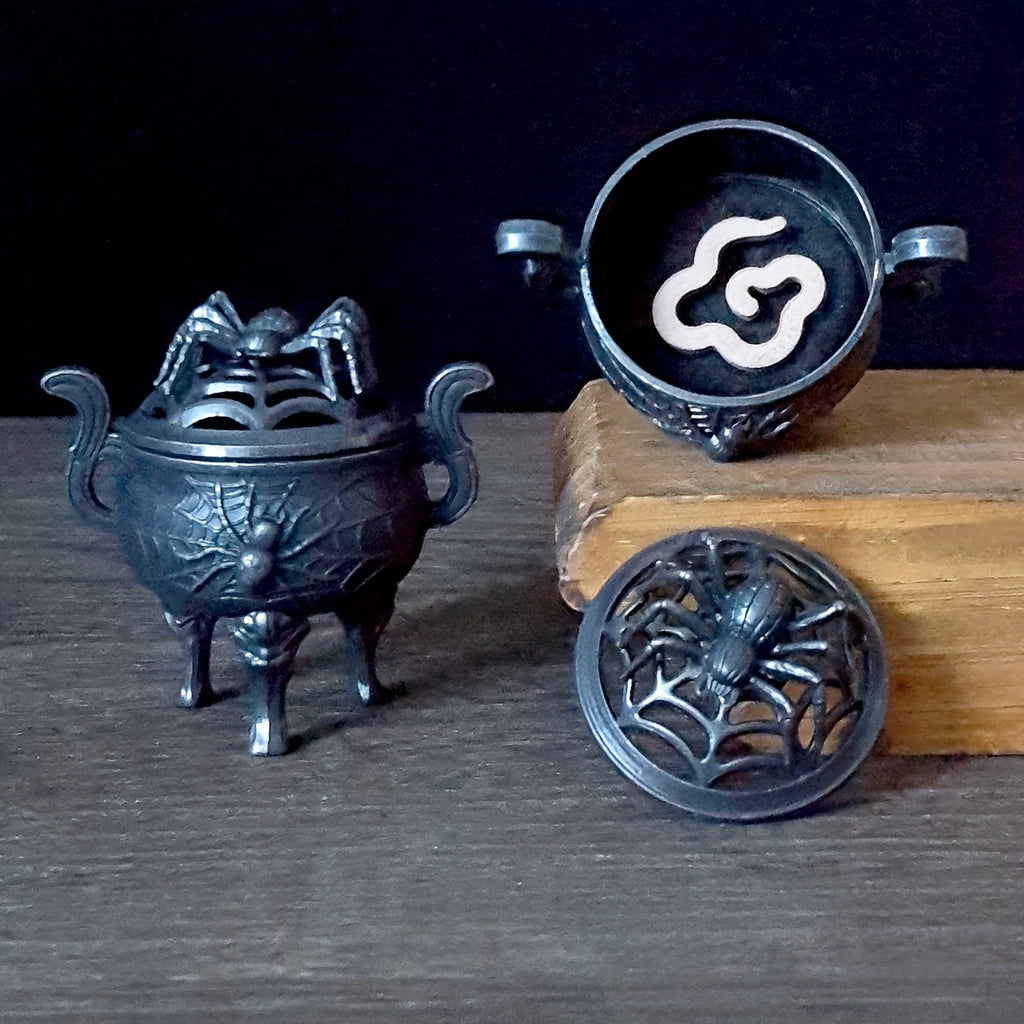 Spider Incense Holder Spider Shaped Design Tripod Lidded Alloy Incense Holder Suitable for Meditation Yoga, Spa, Home