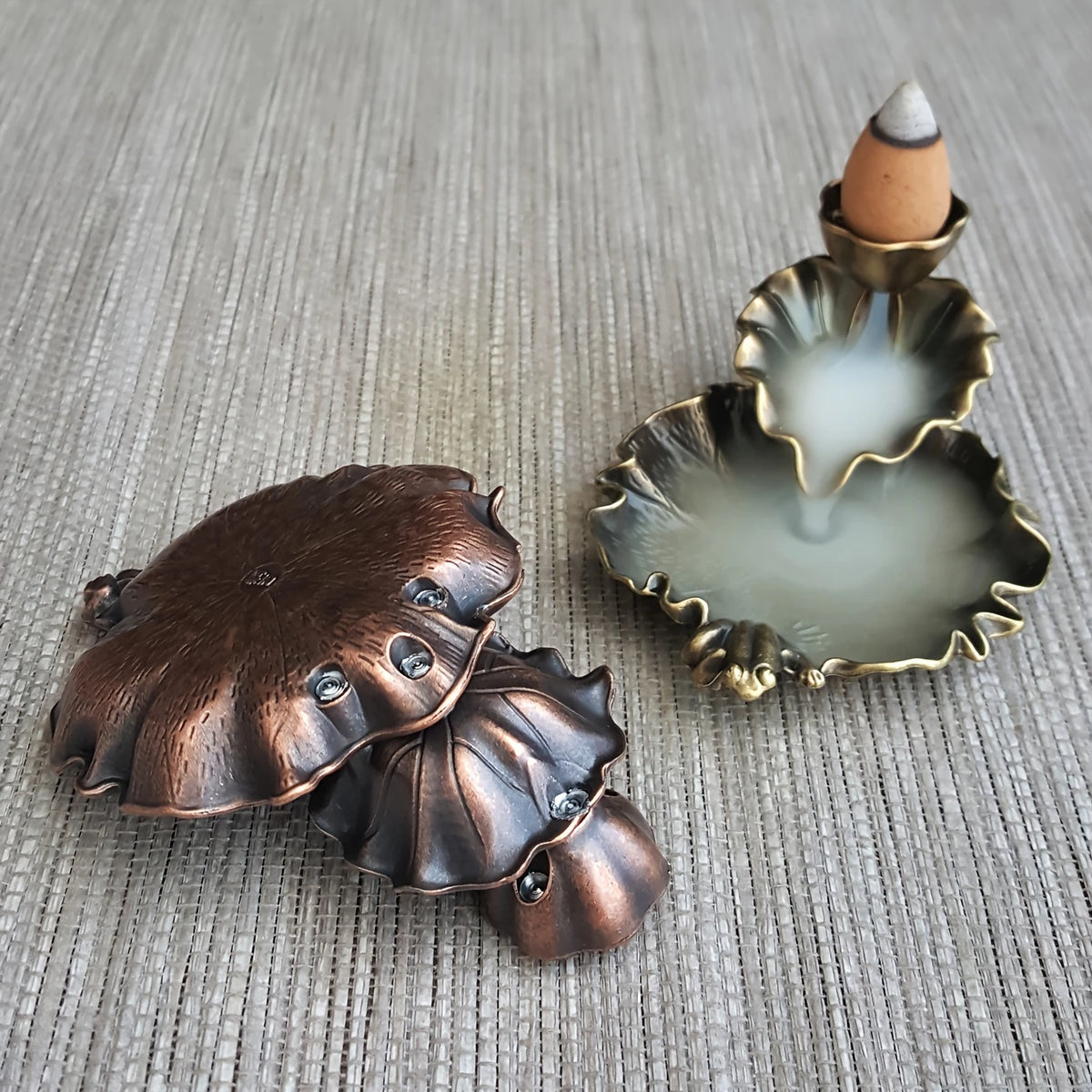 Elegant Leaf-Shaped Zinc Alloy Waterfall Burner Black Copper Zen Meditation Incense Holder for Yoga Spa Home Decor Battery-Free