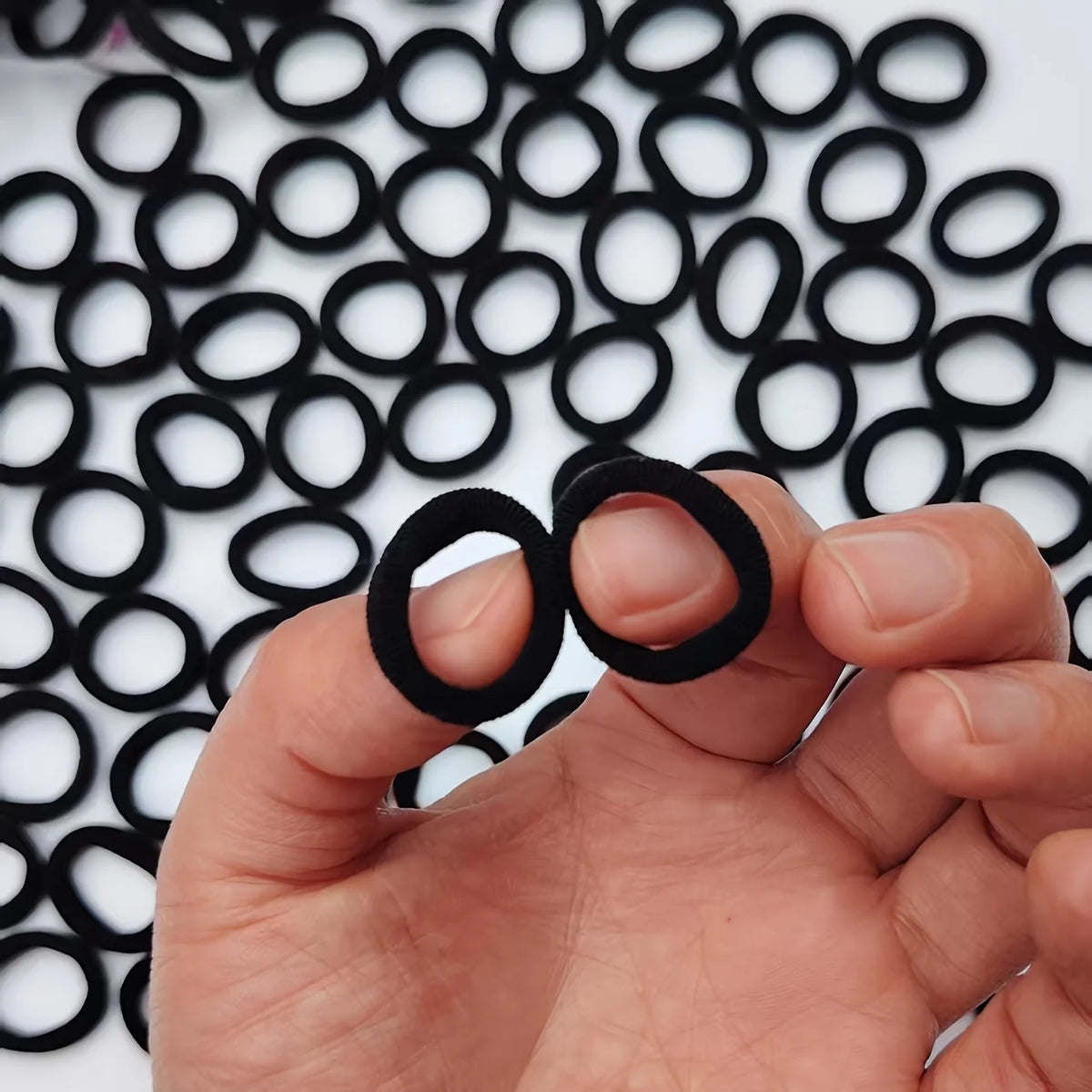 120 Black Mini Hair Ties + Zipper Bag, Non-Slip and Won'T Pull Hair, 1.98cm Ultra-Thin Ponytail Clips, Perfect for Girlfriends' Gatherings/Birthday Parties, Great Item for Styling and Beauty Looks, Birthday Gift | Independenc