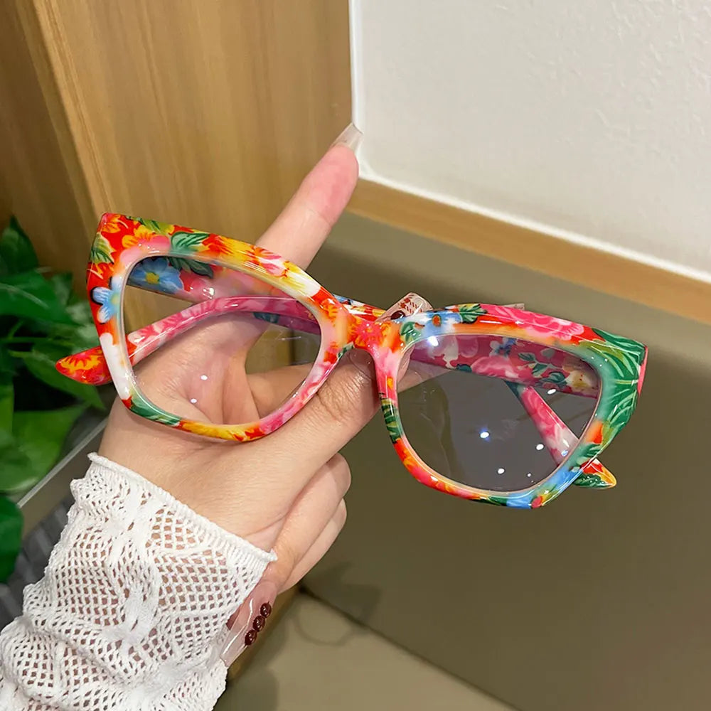 Retro Floral Cat-Eye Reading Glasses for Women, Fashionable Printed Large-Frame Anti-Blue Light Reading Glasses, Personalized Colorful Pattern High-Definition Reading Glasses